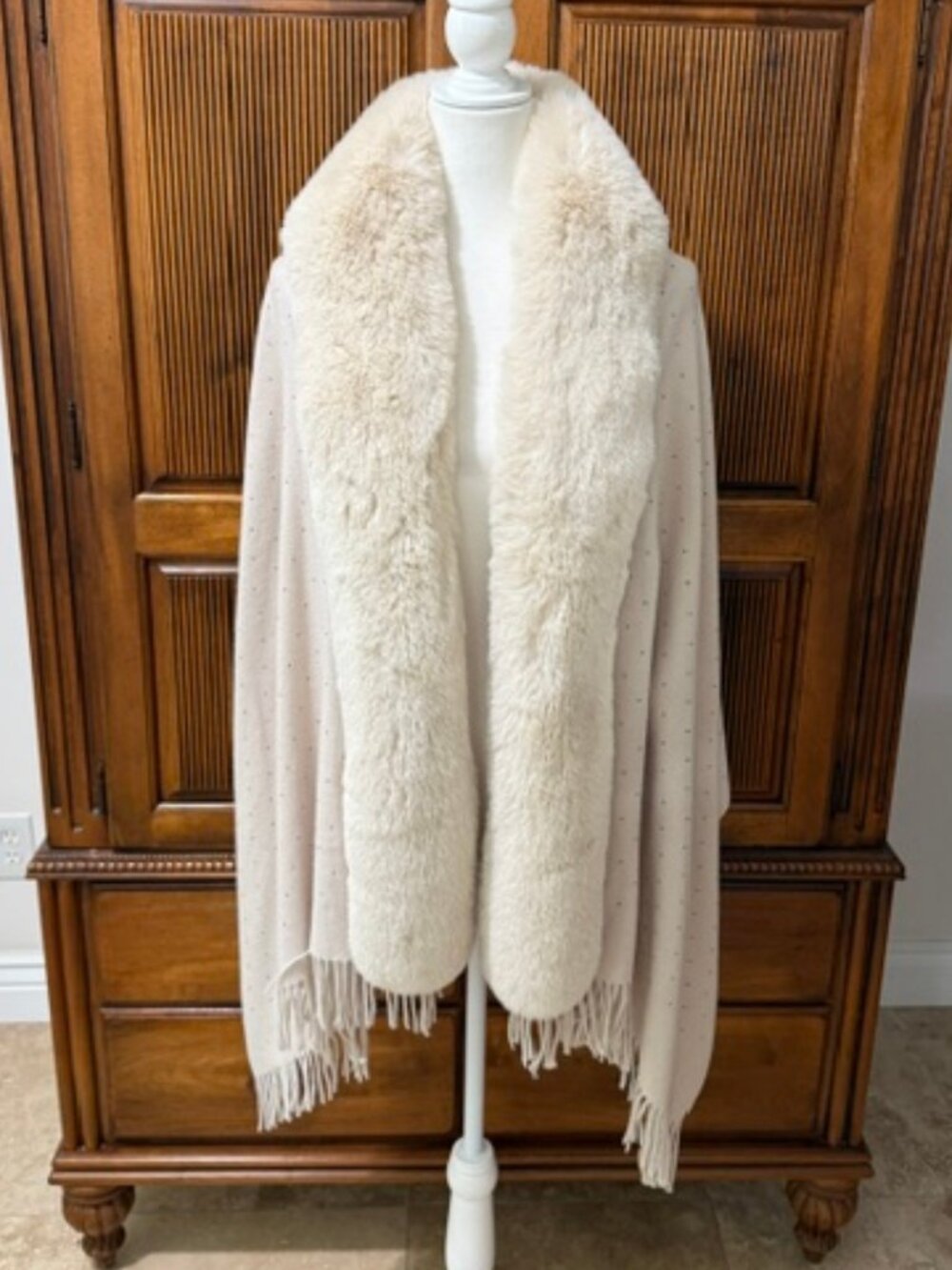 La Fiorentina Cream Beige Faux Fur-Trimmed Rhinestone Shawl Wrap O/S